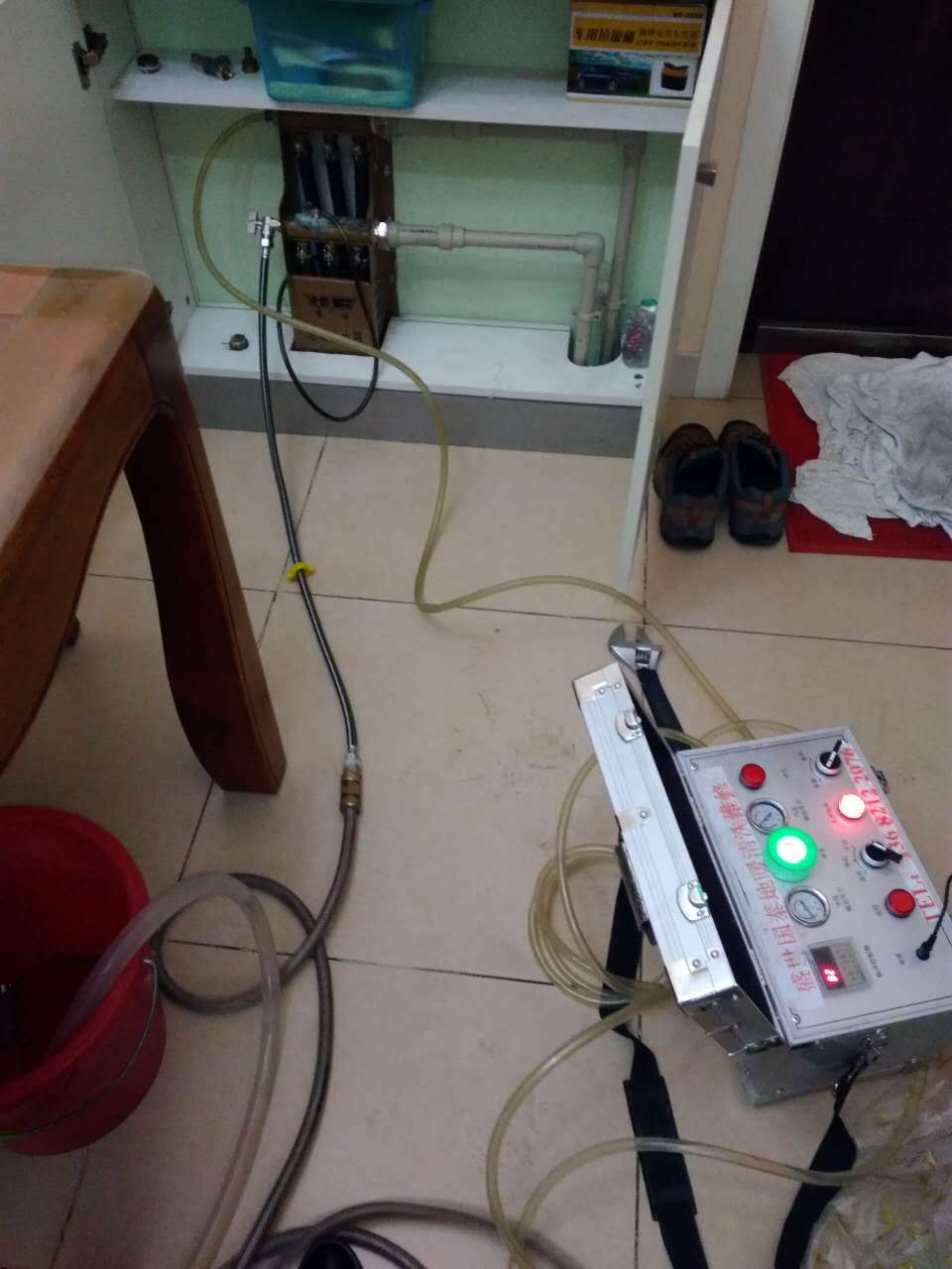 公司为天津滨海新区加孚园业主进行地暖清洗---天津地暖清洗实例